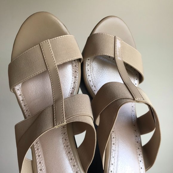 NWOB Charles David Stretch Platform Wedge Sandals - Picture 8 of 8